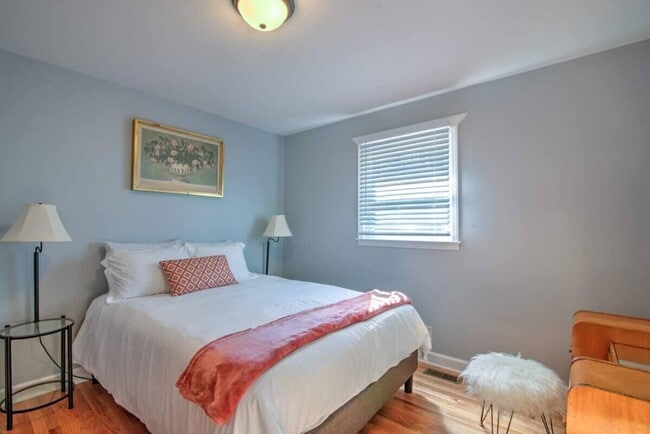 Building Photo - 201 Springdale Rd