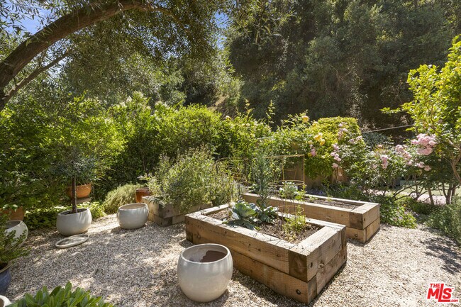 Building Photo - 3265 Mandeville Canyon Rd