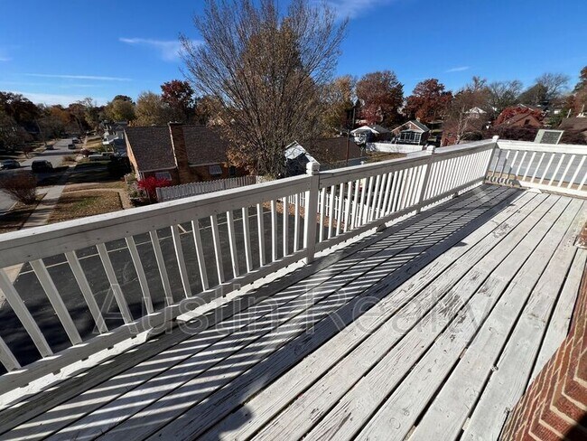 Building Photo - 2175 S Big Bend Blvd