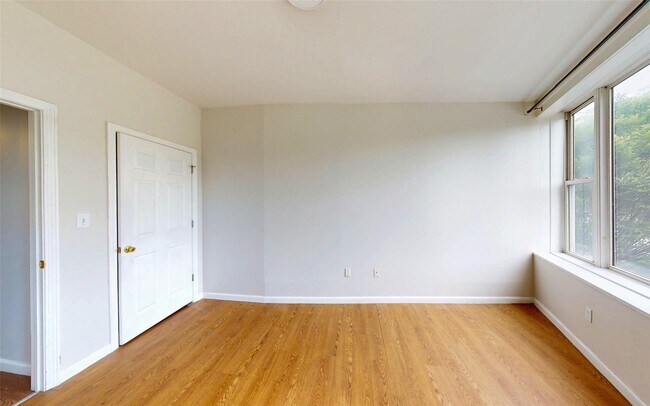 Building Photo - 475 Ashford Ave