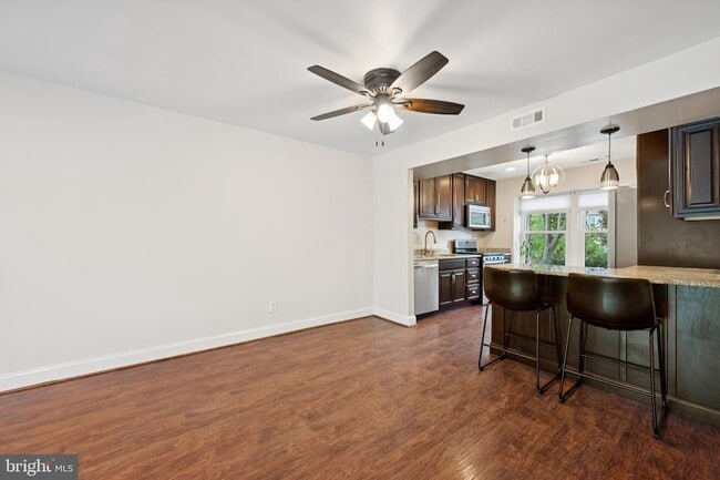 Building Photo - 5806 Red Haven Dr