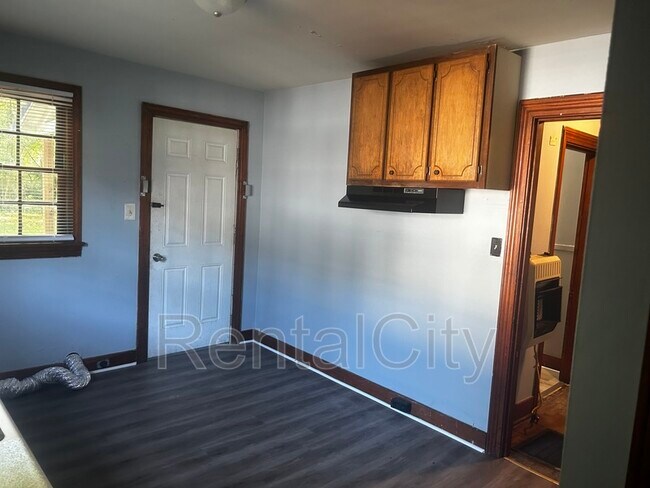 Building Photo - 427 E Deaderick St