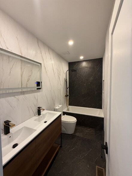 Building Photo - 179-41 144th Ave