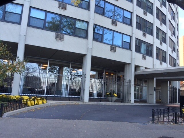 Primary Photo - 1150 N Lake Shore Dr