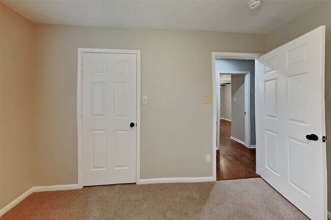 Building Photo - 26905 Faircourt Dr