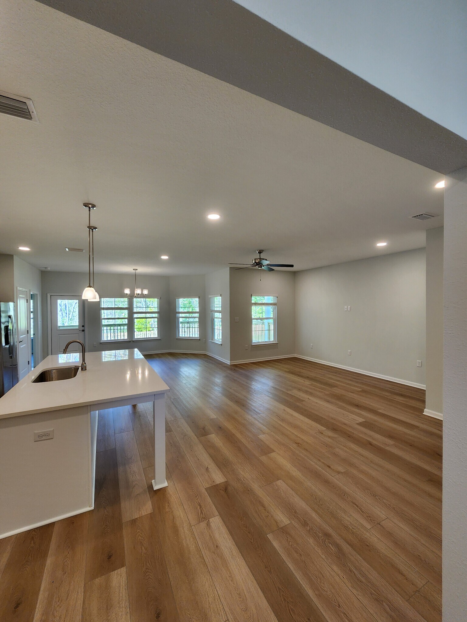 Building Photo - 102 Riverwalk Cir