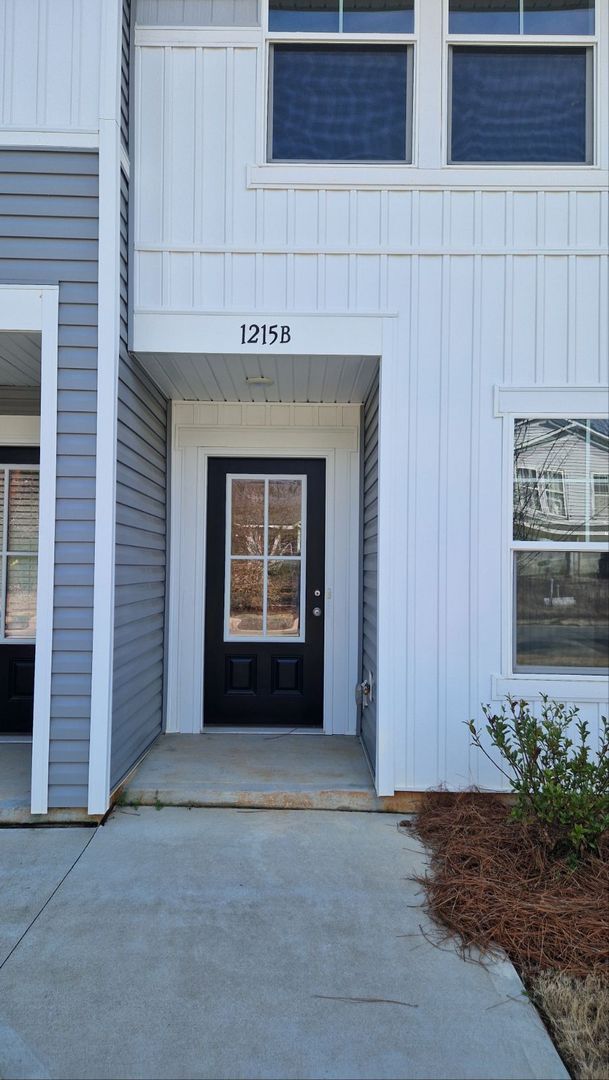 Building Photo - 3BR Townhome • Brand-New Build • Garage Parking