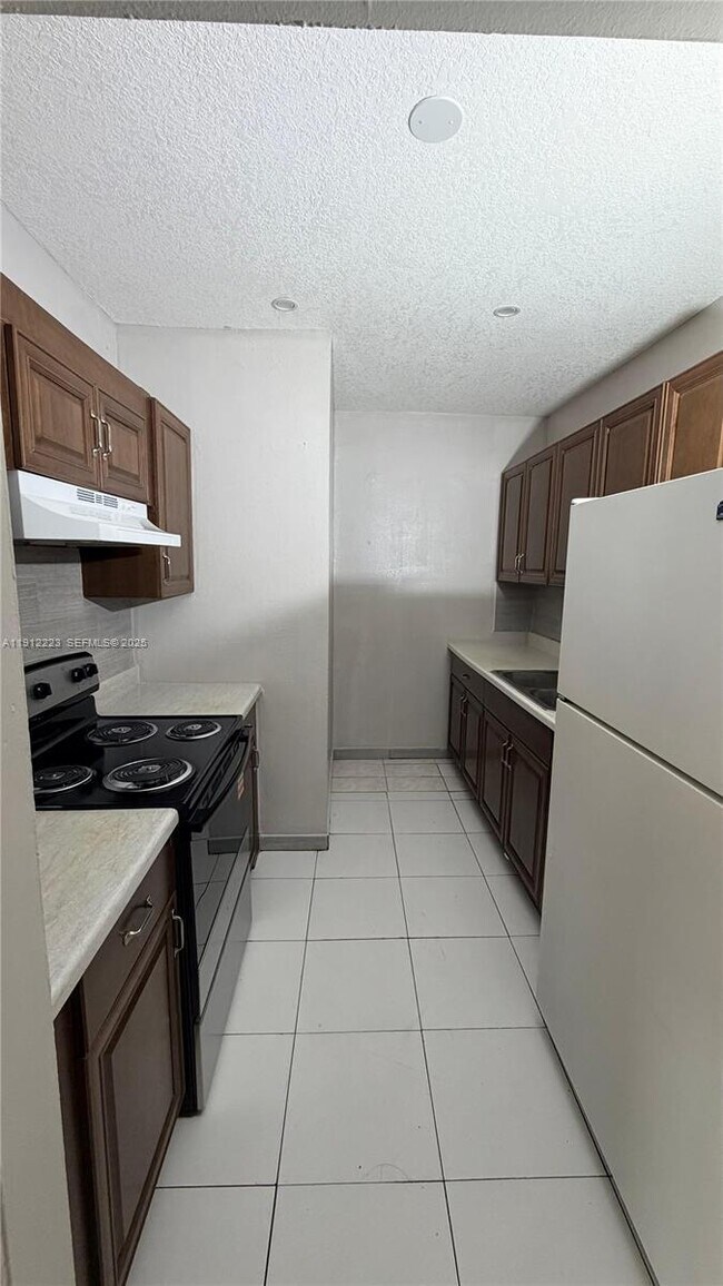 Building Photo - 581 Kathy Ln