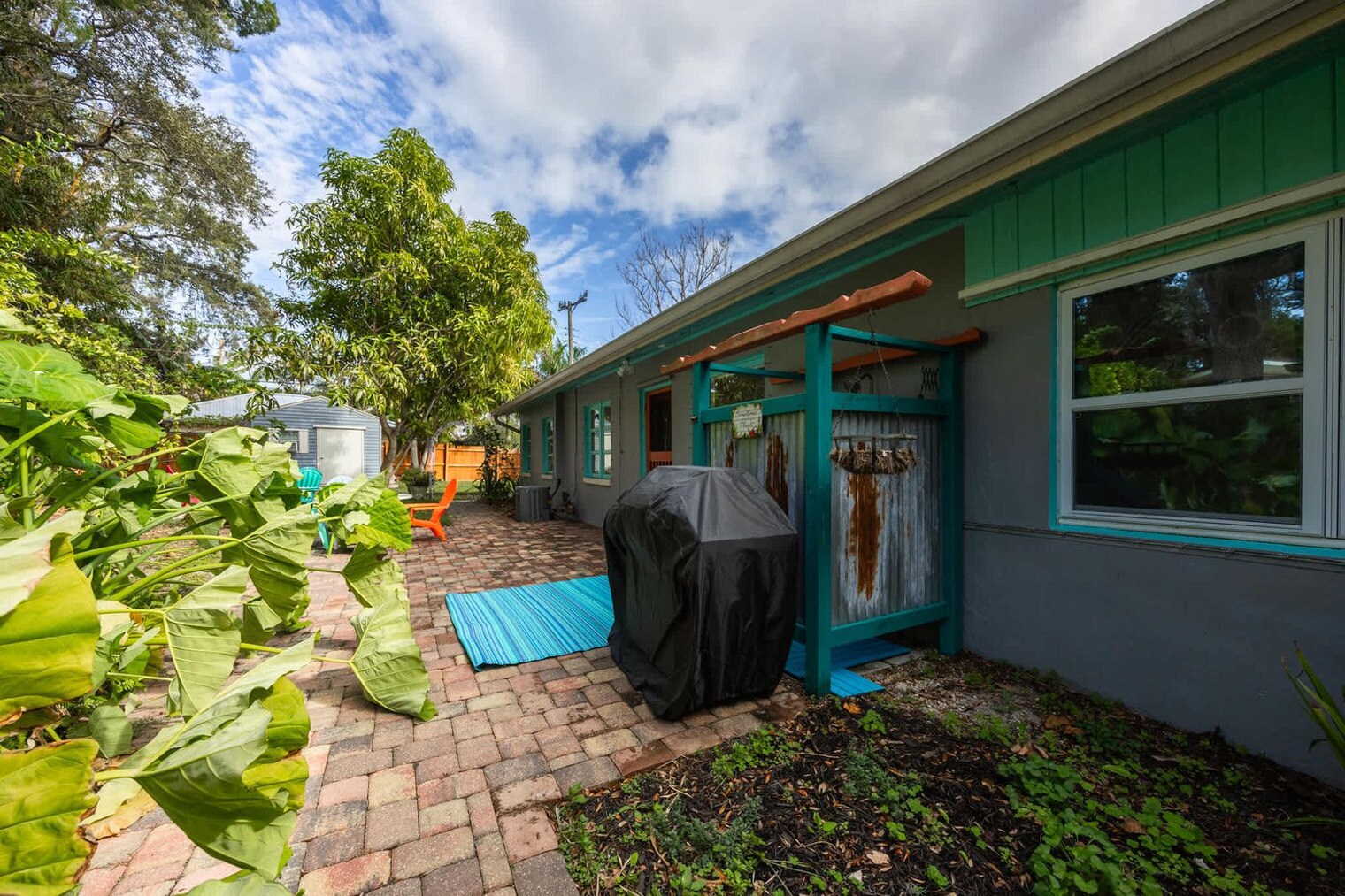 Building Photo - 214 Lucerne Dr