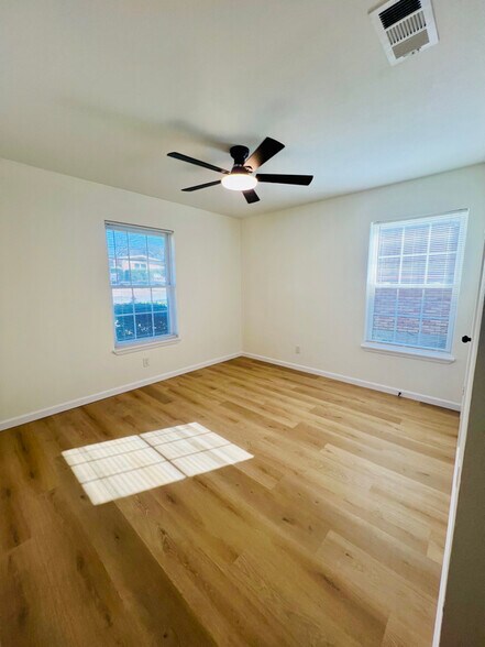 Building Photo - 901 Leeper Dr