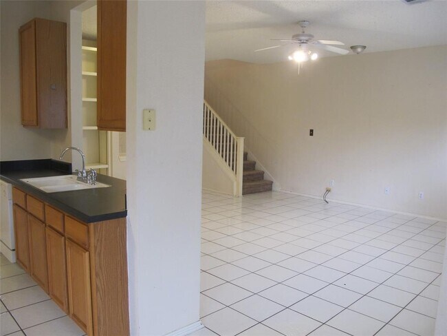 Building Photo - 2011 Jasper Ln