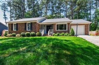 Building Photo - Charming Brick Ranch-Style Cul-de-Sac Home in Garner!