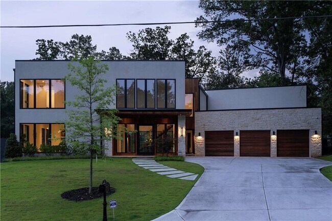 Building Photo - 3566 Cantrell Rd NE