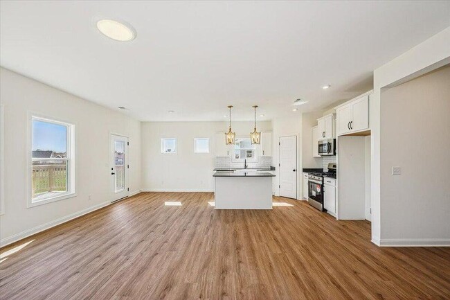 Building Photo - 105 Clearwater Dr