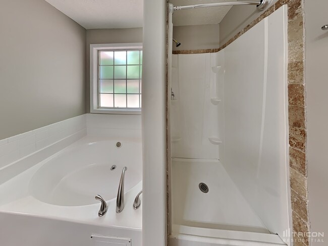 Building Photo - 449 Sarah's Ln