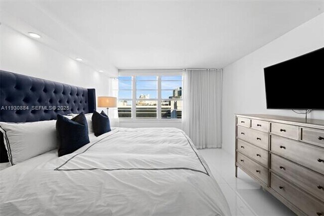 Building Photo - 100 Lincoln Rd