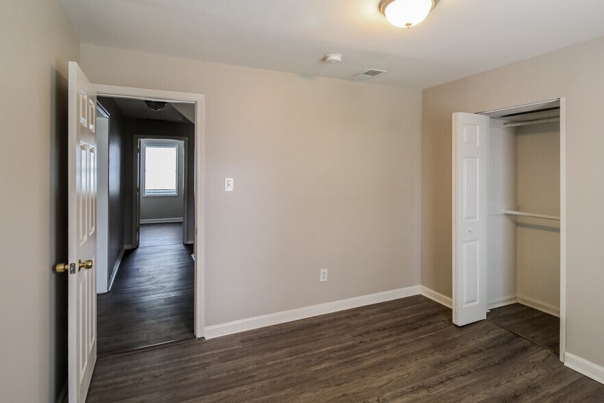 Building Photo - 1135 Clark St