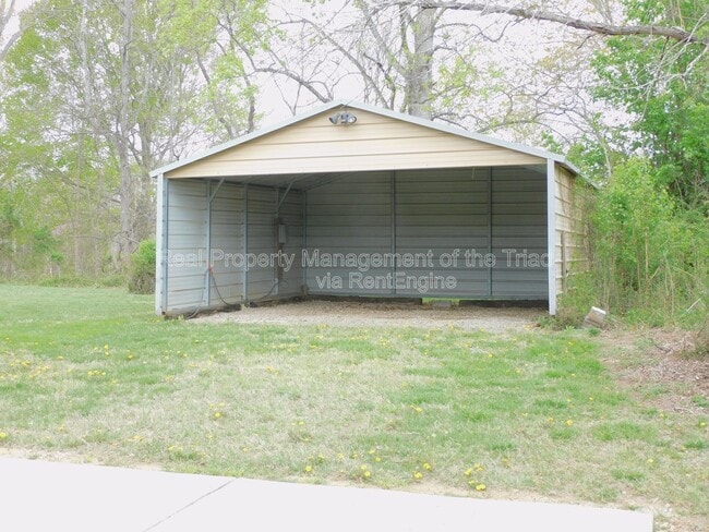 Building Photo - 3445 Huffine Mill Rd