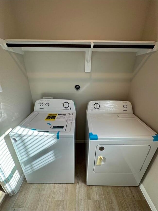 Building Photo - 504 Emerald Thicket Ln