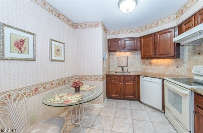 Building Photo - 28 Commonwealth Dr