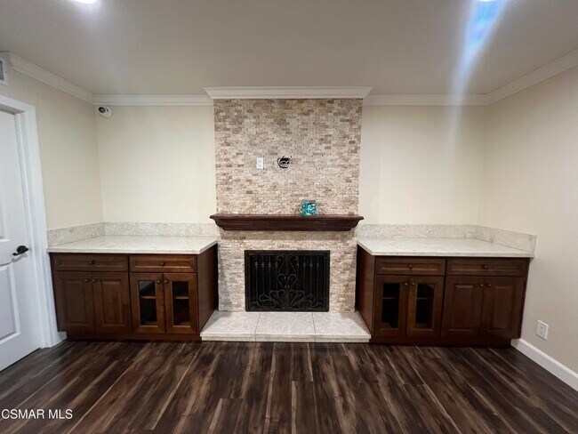 Building Photo - 334 W Avenida De Las Flores