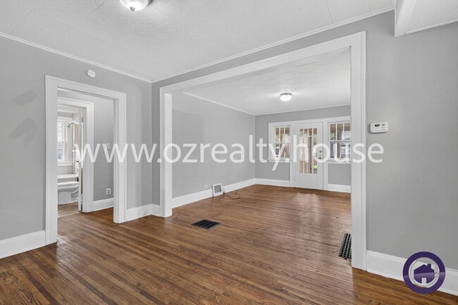 Building Photo - 3644 Leybourn Ave