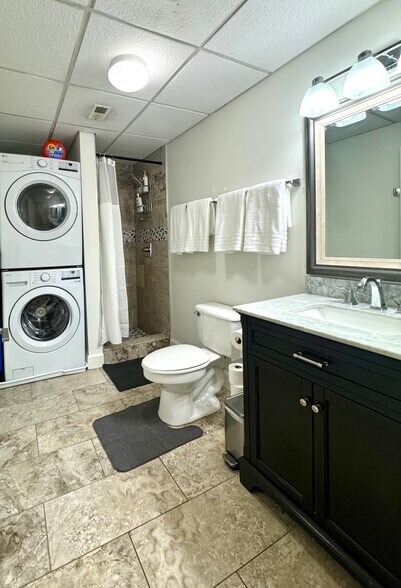 Full Bathroom 2 w/ Laundry - 1700 Clinch Ave