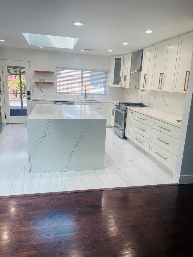 Building Photo - 3495 Meridian Ave