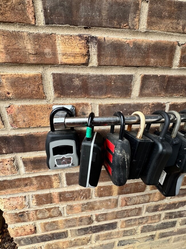 Building Photo - 675 Grove Terrace