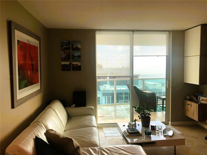 Building Photo - 2101 Brickell Ave