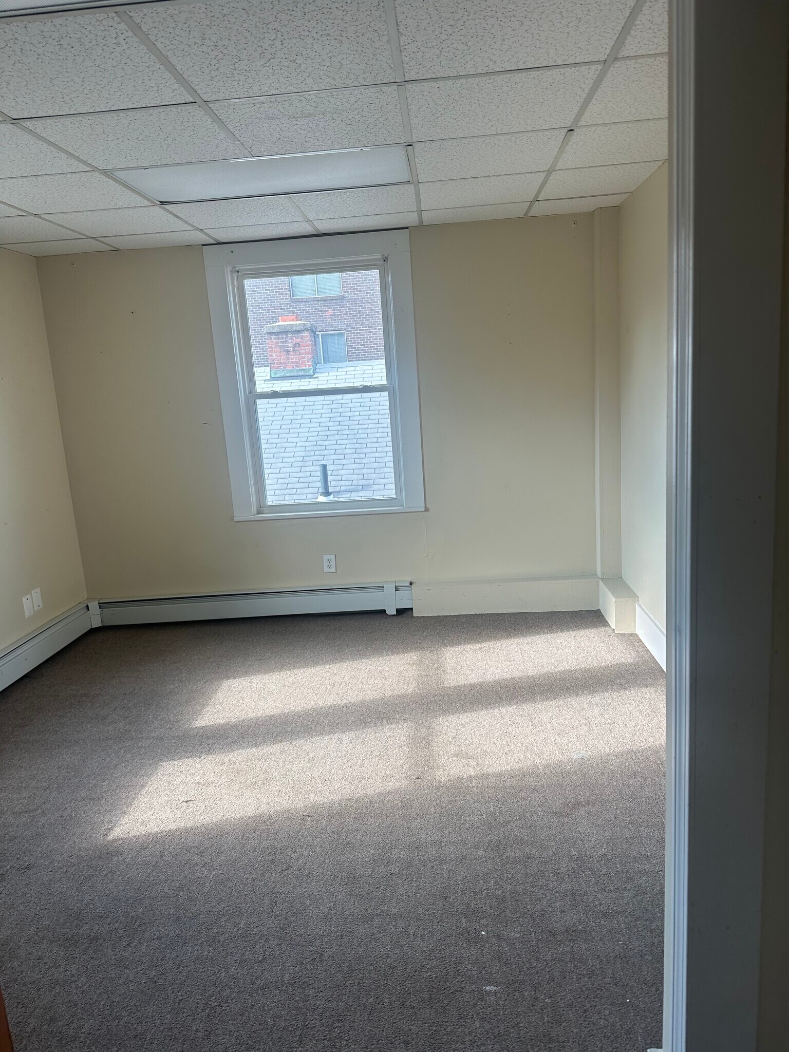 1/3 bedroom - 104 Gillett St