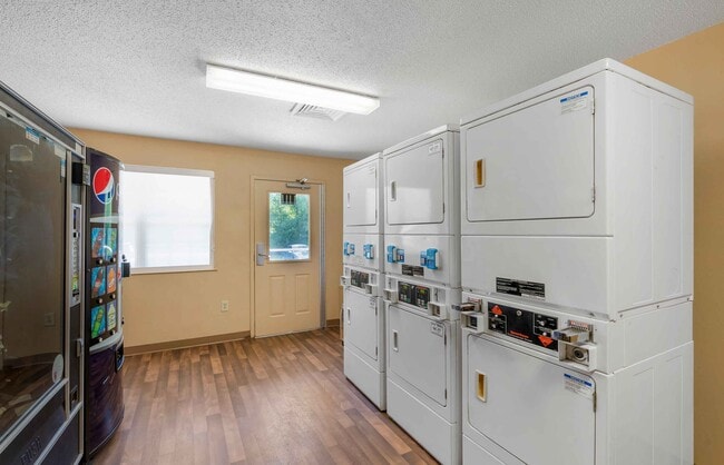 Building Photo - Furnished Studio-Virginia Beach - Independence Blvd.