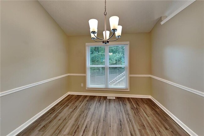 Building Photo - 629 Glendale Forest Dr
