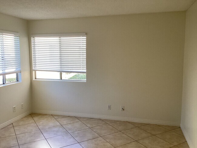 Building Photo - Downstairs Condo Located in the Gated Community of Las Palmas