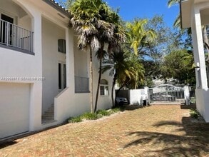 Building Photo - 3080 Bird Ave