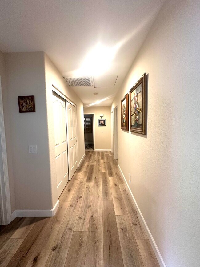 Building Photo - 76961 Sheffield Ct