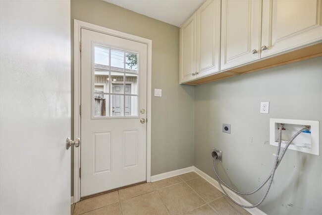 Building Photo - 14130 Britoak Ln