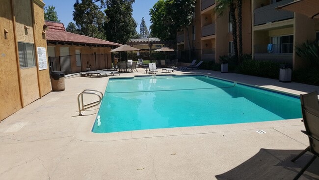 Building Photo - 2 Bed 2 Bath Condo in