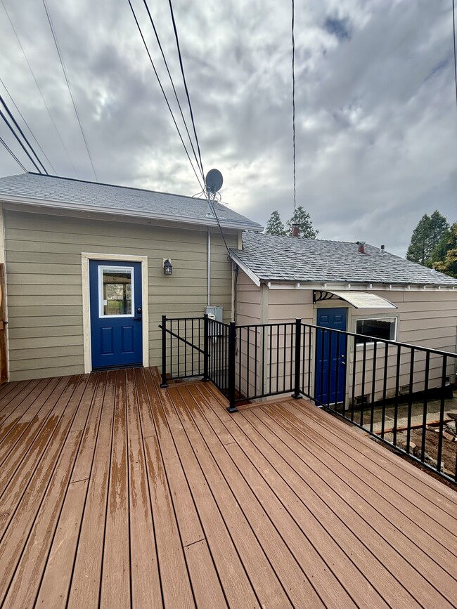 Building Photo - 668 S Auburn St