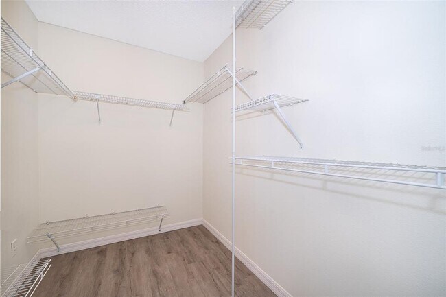 Building Photo - 2425 Rolling Broak Dr