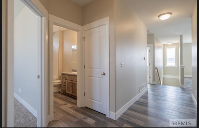 Building Photo - 4 bed 3 bath twin home in Idaho Falls 2 se...