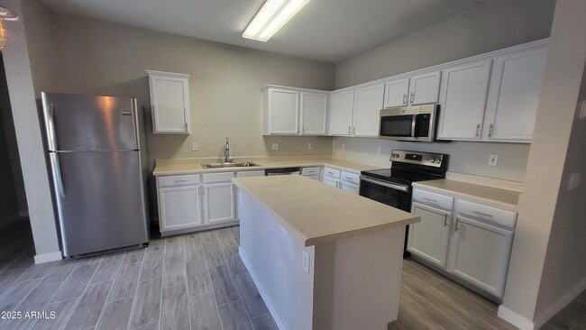Building Photo - 2731 S Sailors Way