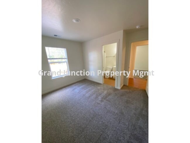 Building Photo - ORCHARD MESA