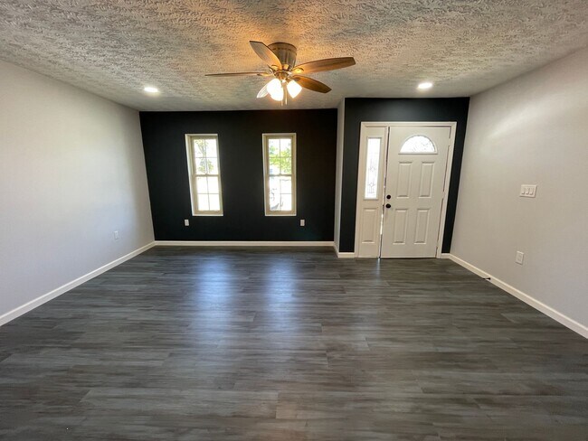 Building Photo - For Lease - 2 BR | 2.5 BA Fully Remodeled ...