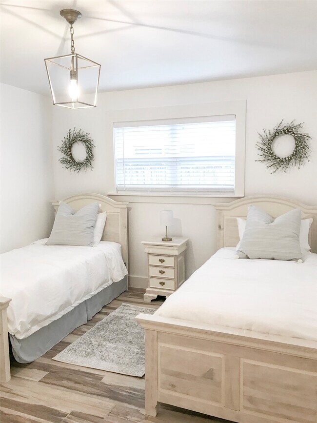 Building Photo - 5 Sandlily Ct