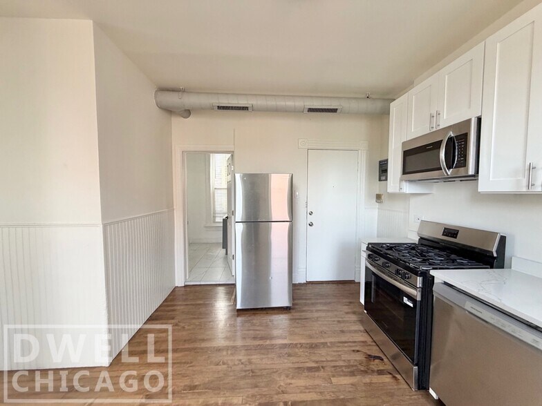 Building Photo - 1362 N Bosworth Ave