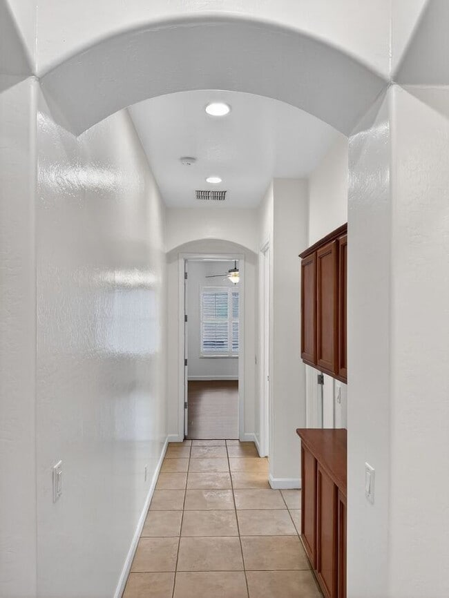 Building Photo - Spacious 3 car garage home at Paseo Trail!