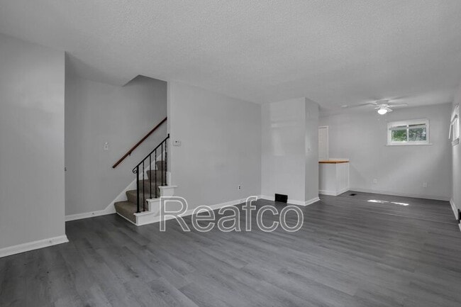 Building Photo - 900 Racine Ave