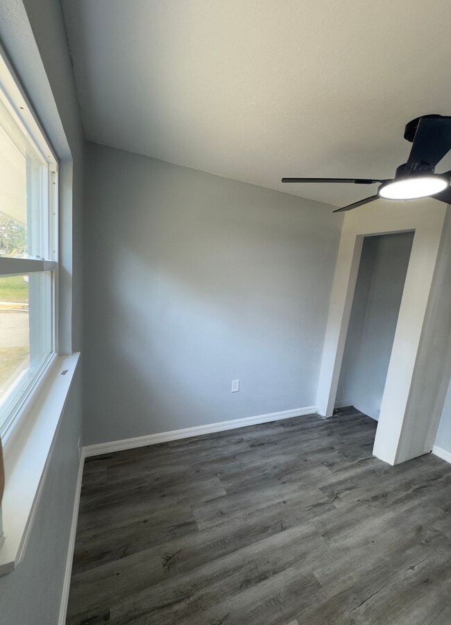 Building Photo - GORGEOUS 3BR/1BA Block Home! NO APPLICATIO...