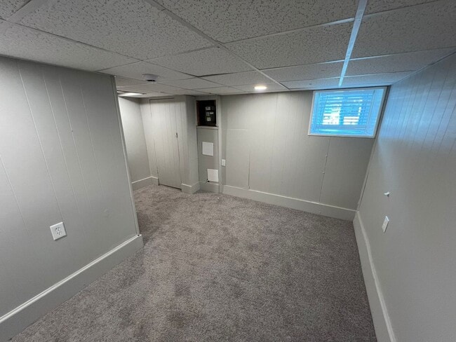 Building Photo - Charming 3 bedroom, 1 bathroom home locate...